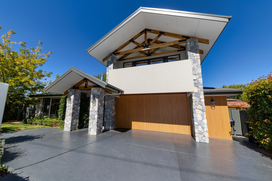 Feature Exposed Roof Truss